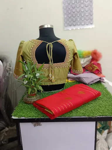 Unique.costumes boutique
